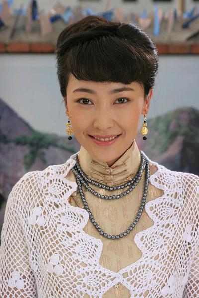 阿斯茹《敌营十八年》抗大梁演技优受导演褒奖