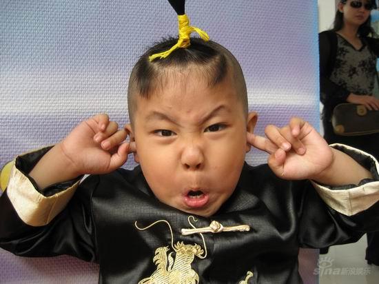 《绝对小孩》上海站小小男孩叹自己不为女儿身