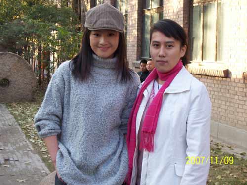 张檬新剧在京开拍 外地檬迷上演精装追女仔(图