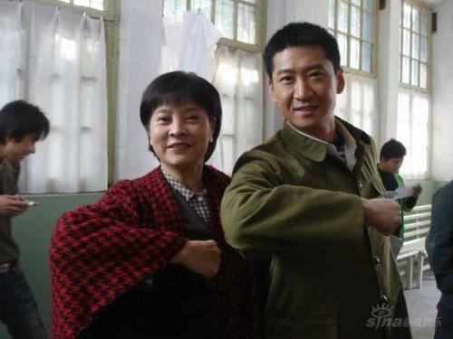 冯远征新剧夫妻齐上阵梁丹妮成周杰后妈(附图)