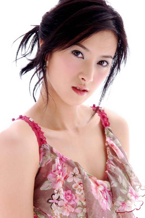 《美丽背后》上海热播 隋俊波全新形象获好评