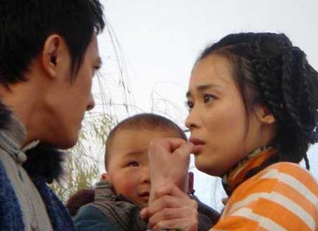 蒙亭宜《玫瑰江湖》演侠女 为抱孩子练臂力(图)