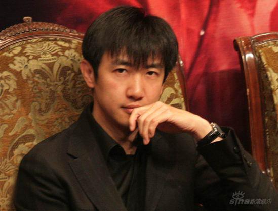 鄢颇新戏揭面纱《阴丹士林》超《新结婚时代》