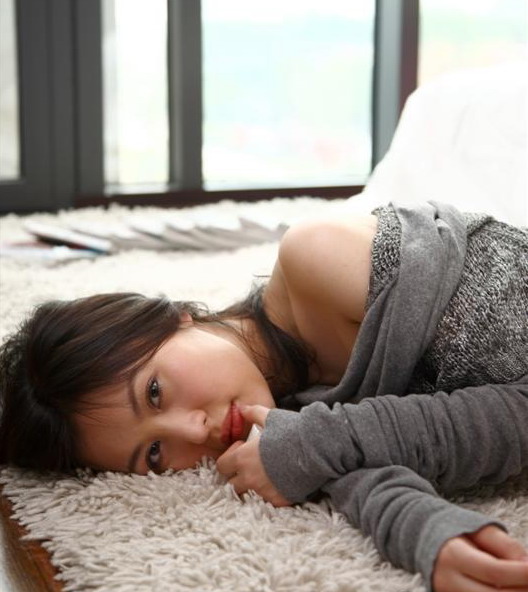 《相思树》央视一套热播 女主角田朴珺精彩写真
