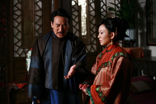 《牌坊下的女人》剧照-寇振海饰演佟氏家族"家长"