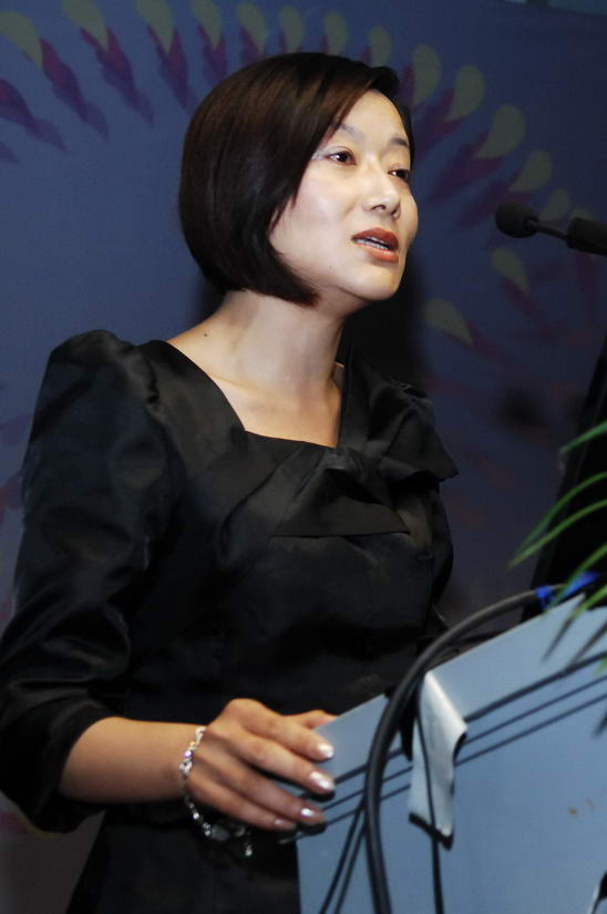 演讲嘉宾 郑维东(csm副总经理) 主持人 李岷刚(东方cj购物电视公司