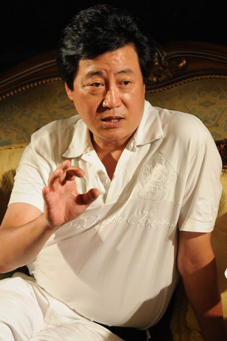 《夜幕》热播引发争论 赵宝刚反思战争文化(图)