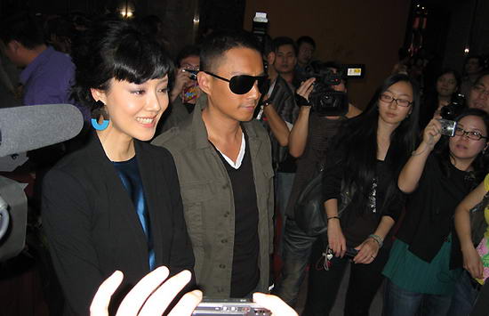 车晓与张涵予一同抵达