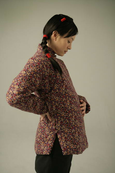 《小姨多鹤》孙俪孕妇造型低头摸腹