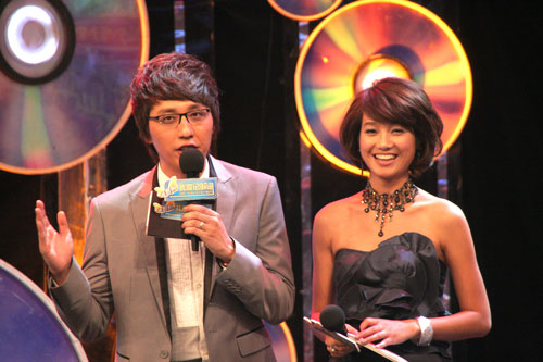 主持人华少、朱丹