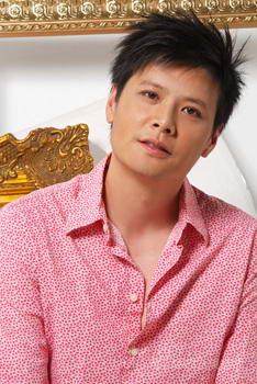 艺百合旗下实力派演员潘泰名在片中扮演了一位网上征婚的男子"陈上".