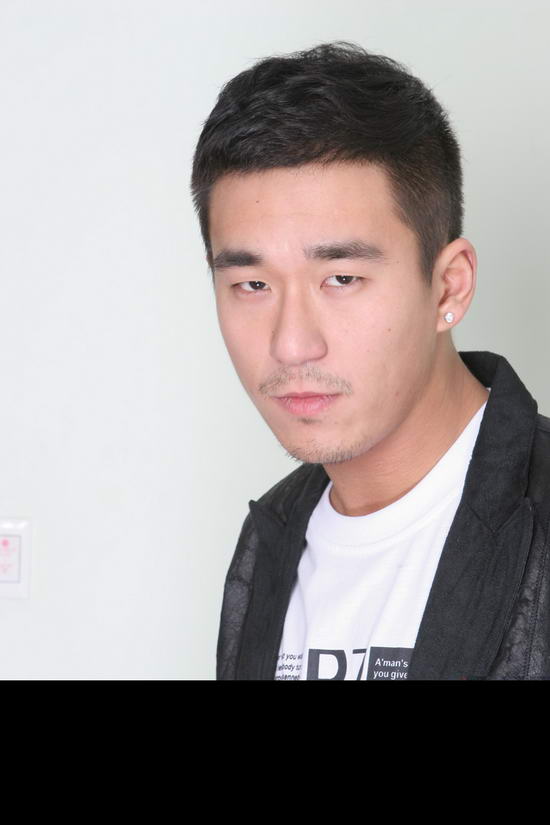 张默