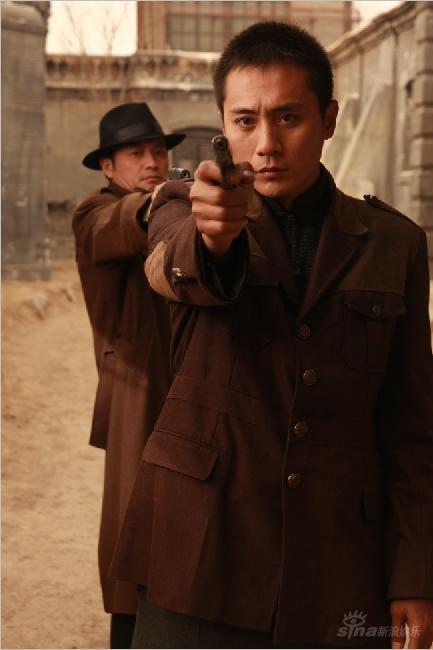 吕行) 新浪娱乐讯 3月11日,正在怀柔影视基地热拍的电视剧《神枪手》