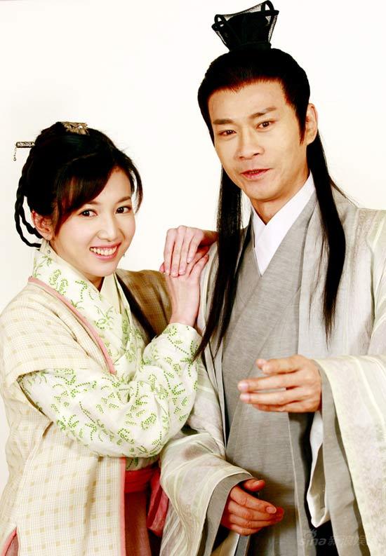 21 14:52:54 新浪娱乐 《神医大道公》开机仪式现场 郑少秋和廖家仪