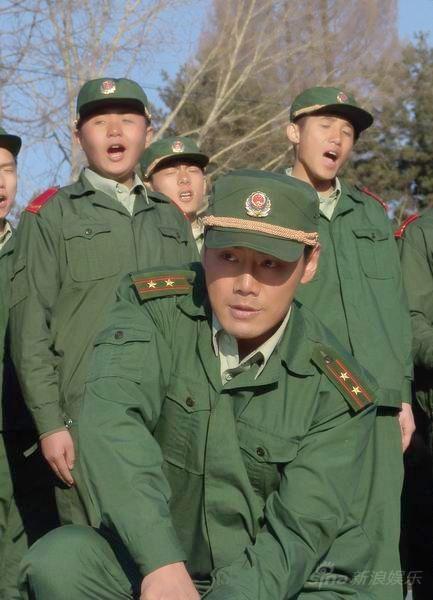 邵兵《绿色卫士》入戏深 睡觉不脱绿军装(附图)