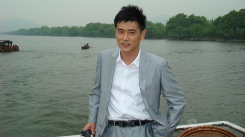 李修蒙西湖泛舟 新浪娱乐讯 以杭州民营企业发展为蓝本的电视连续剧
