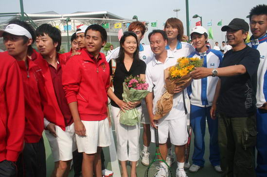 张德培挥洒自如 全剧组祝福张德培早生贵子 张德培和妻子亲密无间