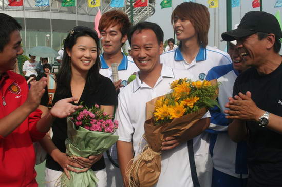 张德培挥洒自如 全剧组祝福张德培早生贵子 张德培和妻子亲密无间