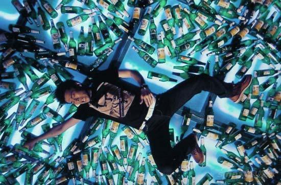 雷囧醉卧啤酒瓶地毯