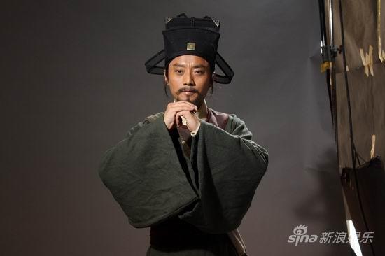 新浪娱乐讯 新版《水浒》近日再次曝光张涵予饰演的宋江的定妆照