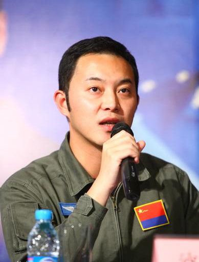 沙溢入主《鹰隼大队》 铮铮铁骨首次翱翔天空