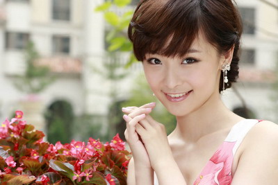 谋女郎李曼《孽缘》后重生 清纯写真告别悲情