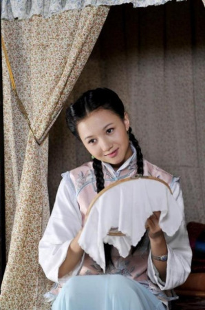 韩雯雯扮演的赵如意 韩雯雯和夏雨 新浪娱乐讯 中央电视台电视剧频道