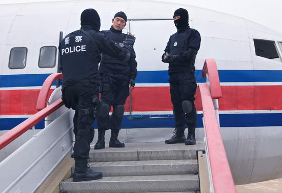丁海峰挑战血性男儿 《特警英雄》强势出击