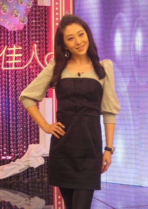 刘思彤亮相《美丽俏佳人》 败犬女上演变身记