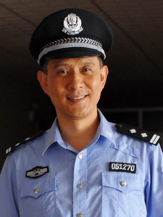 制服装的杨子骅