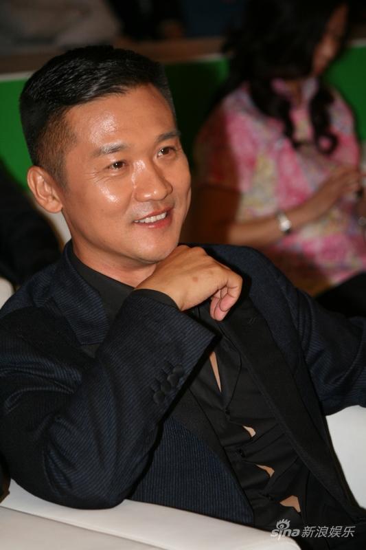 黄志忠角逐白玉兰 《人间正道》获年度关注大奖