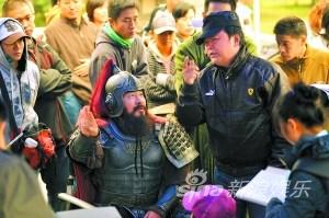 图为高希希在《三国》拍摄现场