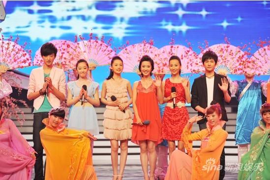 左起:于小彤,蒋梦婕,李沁,马晓灿,高洋,杨洋