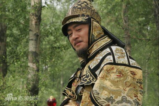 电视剧《天地民心》,成了观众街头巷议的热门话题,扮演道光皇帝的修庆