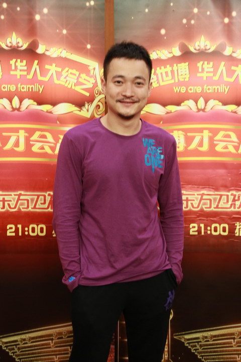 喻恩泰做客《华人大综艺》 再看"吕秀才"陌生