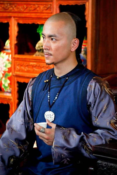 从小裁缝到宫中大臣 王翔弘《宫》中玩"变脸"