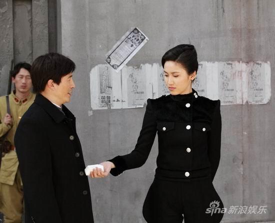 邹涵虹版柳妮娜骨感 《电波》引领中性时尚风