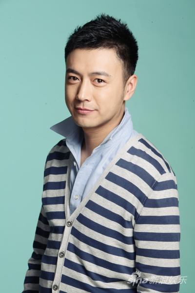 该剧由凭借《潜伏》中"谢若林"一角而广受观众欢迎的青年演员曹炳琨