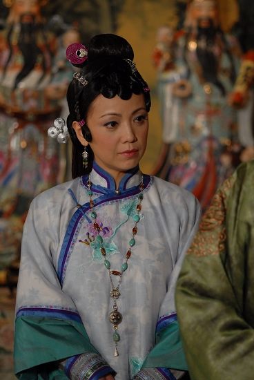 邓萃雯《巾帼枭雄》饰演康宝琦