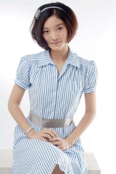 毕业于中央戏剧学院的青年演员徐岑子在剧中饰演郭灿灿,勤奋正直的她