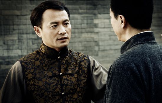 丁志诚饰儒雅书生