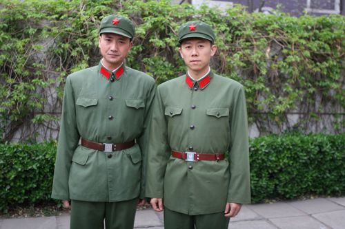 夏雨着戎装军队历练成长 《军旗飘扬》北京热播