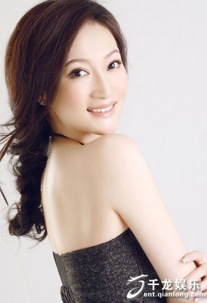 孙嘉《大捕房》显侠女风范 勇挑枪战戏胸口留疤