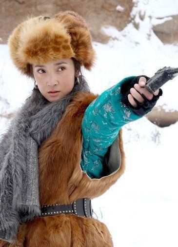 《战火2》火热荧屏 王妍苏林海雪原秀双枪(图)