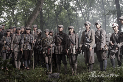 杨洋再陷女人堆