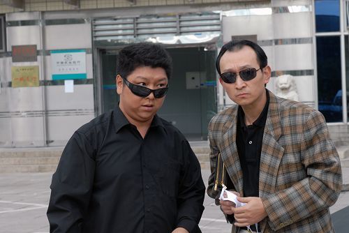 一脸憨厚的保镖
