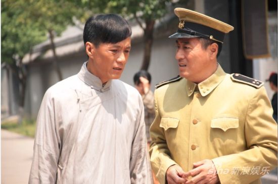 杨立新失声痛哭 杨立新拷问冯远征 新浪娱乐讯 电视剧《怪医文三块》