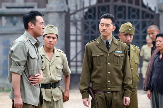 剧中沙溢(微博)穿上制服化身监狱长,而王丽坤(微博)和于和伟上演了一