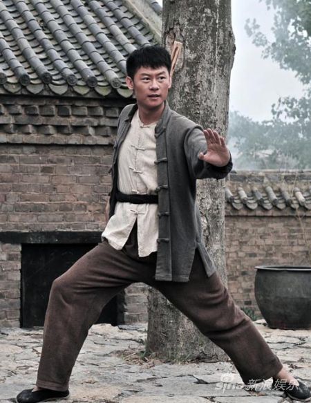 李健饰演胡彦明