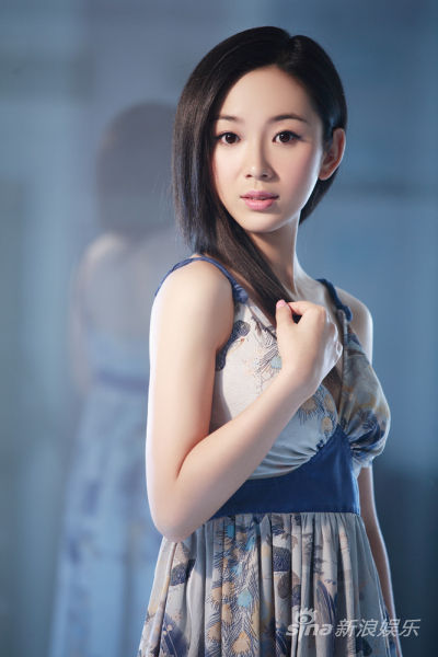 《黑狐》热播 章雯淇李曼抗战化身记者玩潜伏